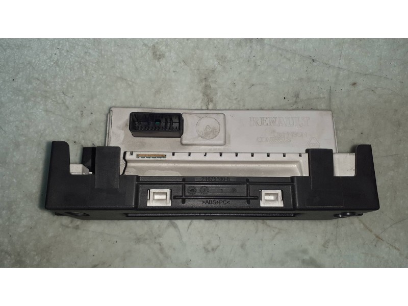 Recambio de pantalla multifuncion para renault clio iii authentique referencia OEM IAM 8200307273C 216751788 8200307273