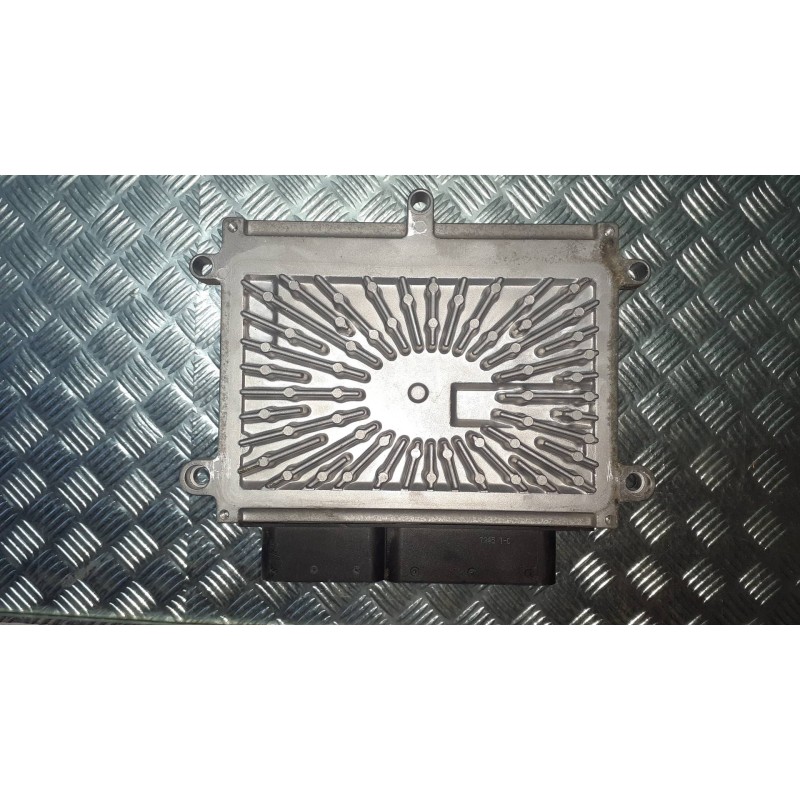 Recambio de centralita motor uce para volvo s40 berlina 2.4 kinetic referencia OEM IAM 0797009133 P30743102 DENSO