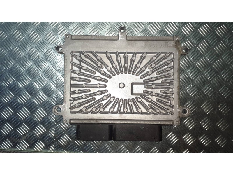 Recambio de centralita motor uce para volvo s40 berlina 2.4 kinetic referencia OEM IAM 0797009133 P30743102 DENSO