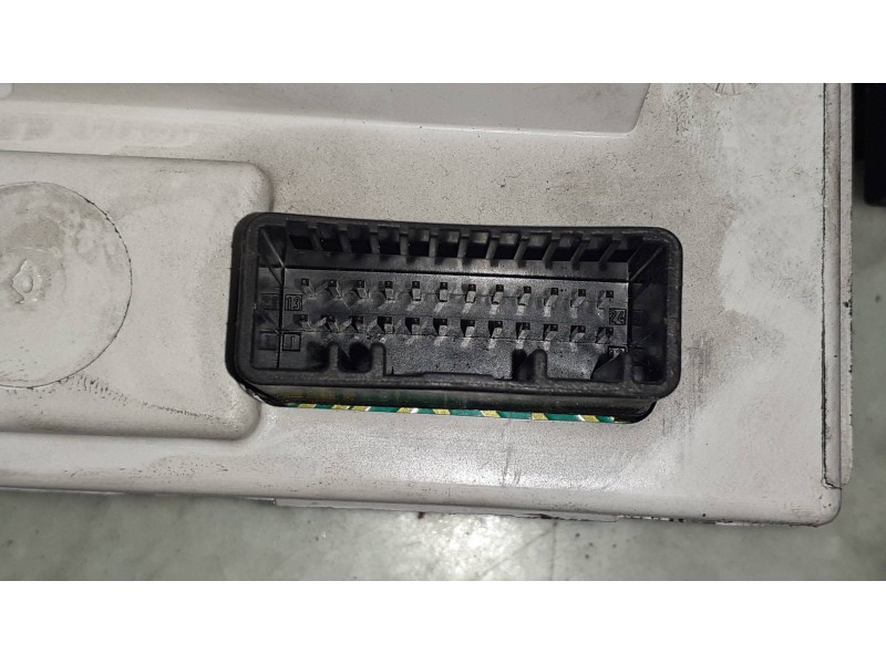 Recambio de pantalla multifuncion para renault clio iii authentique referencia OEM IAM 8200307273C 216751788 8200307273