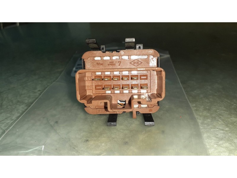 Recambio de mando elevalunas delantero izquierdo para renault clio iii authentique referencia OEM IAM 2650305 8200356541 MARRON