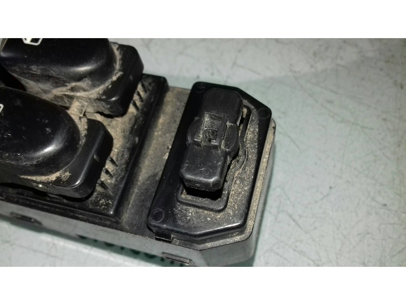 Recambio de mando elevalunas delantero izquierdo para hyundai accent (lc) crdi gl referencia OEM IAM 621W04570 621W10270 