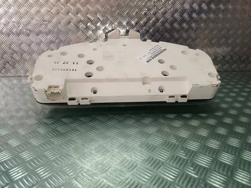 Recambio de cuadro instrumentos para volvo s40 berlina 1.8 kinetic referencia OEM IAM 30710071 8602844 30728642