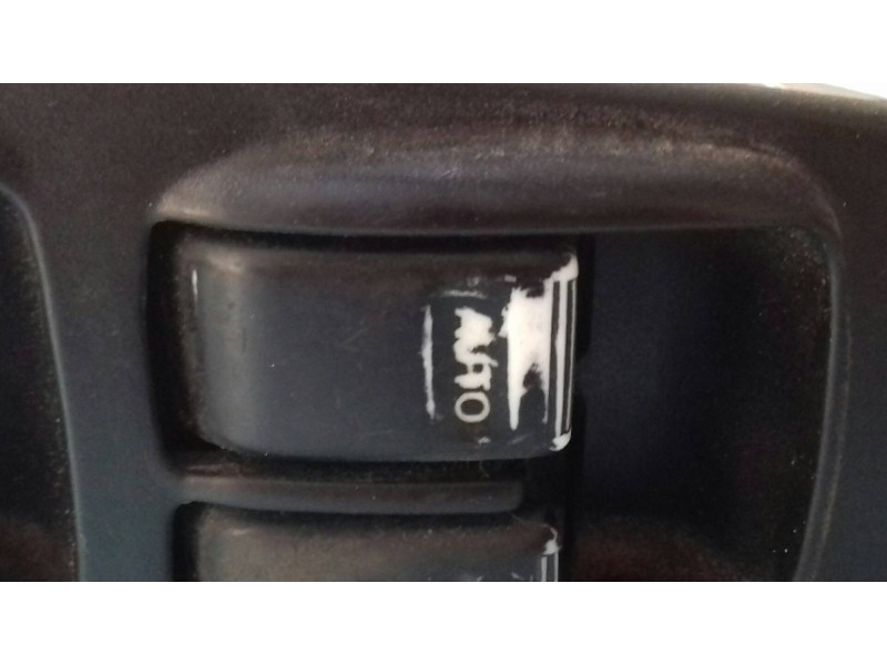 Recambio de mando elevalunas delantero izquierdo para kia shuma 1.5 ls 4 berlina referencia OEM IAM 4734911000 OK2AA66350 