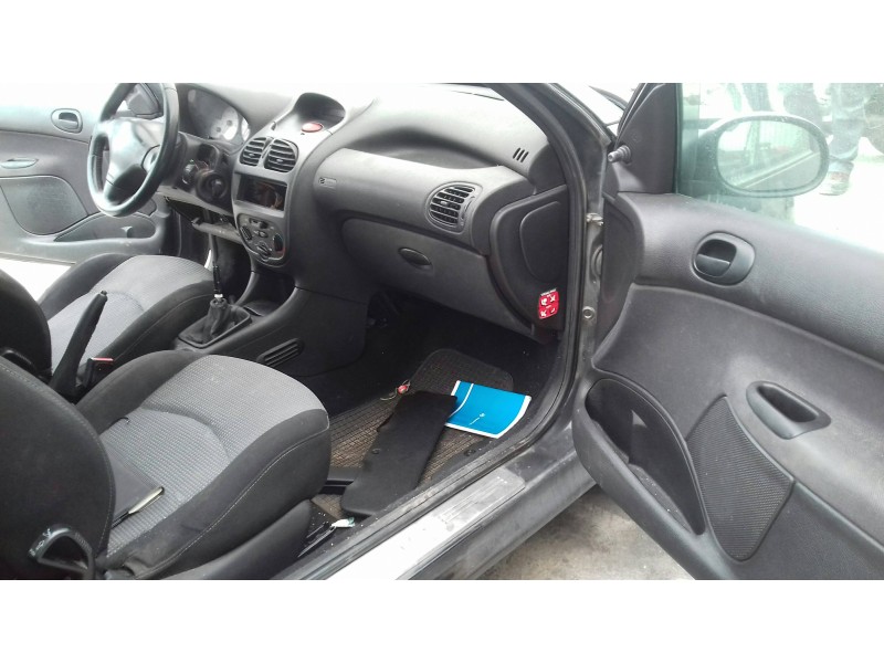 peugeot 206 berlina del año 2003