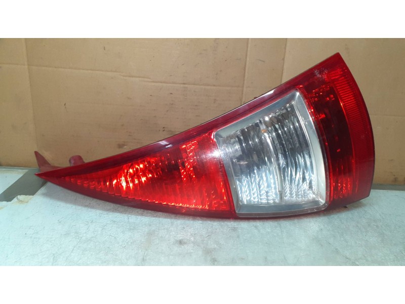 Recambio de piloto trasero derecho para citroen c3 hdi 70 furio referencia OEM IAM 2572  