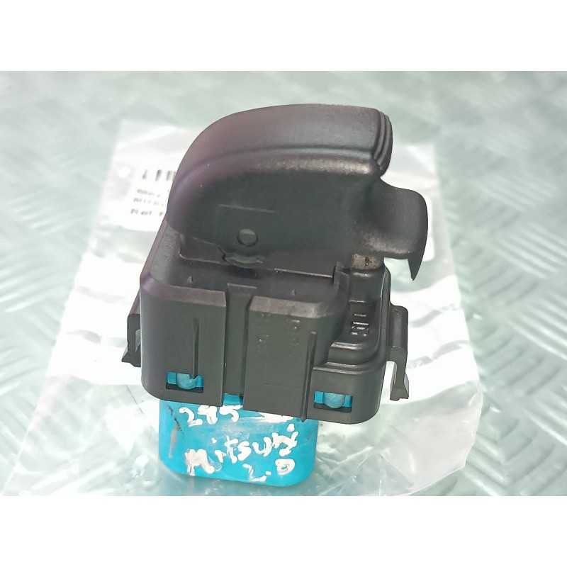 Recambio de mando elevalunas trasero derecho para mitsubishi montero pinin (h60/h70) 2000 gdi comfort ii (5-ptas.) referencia OE