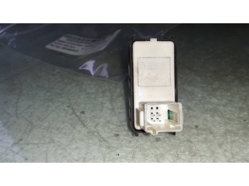 Recambio de mando elevalunas trasero derecho para peugeot 3008 allure referencia OEM IAM 98044803ZD  CONECTOR 4 PINES