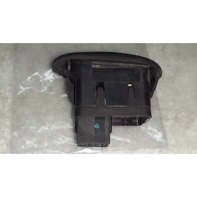 Recambio de mando elevalunas delantero izquierdo para citroen c3 hdi 70 furio referencia OEM IAM 27668 27668 964011469