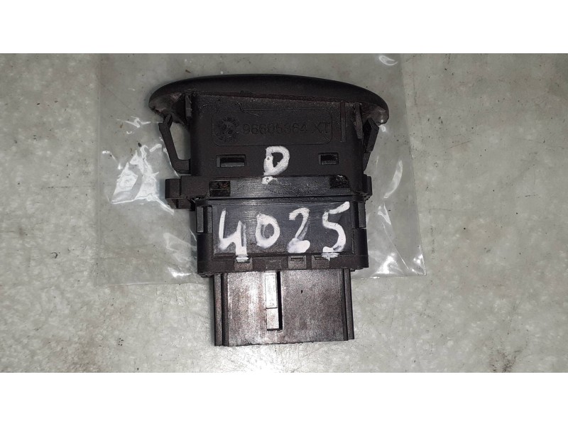 Recambio de mando elevalunas delantero derecho para citroen c3 hdi 70 furio referencia OEM IAM 96605364XT  