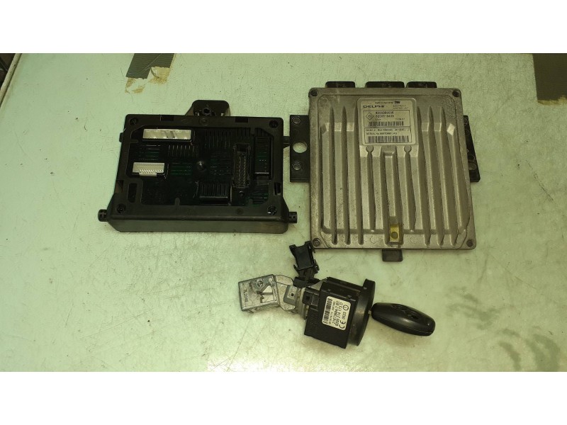Recambio de centralita motor uce para renault clio iii authentique referencia OEM IAM 8200399038 8200619409 KIT - DELPHI