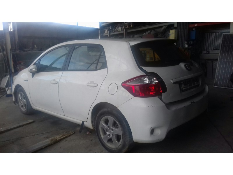 toyota auris del año 2011