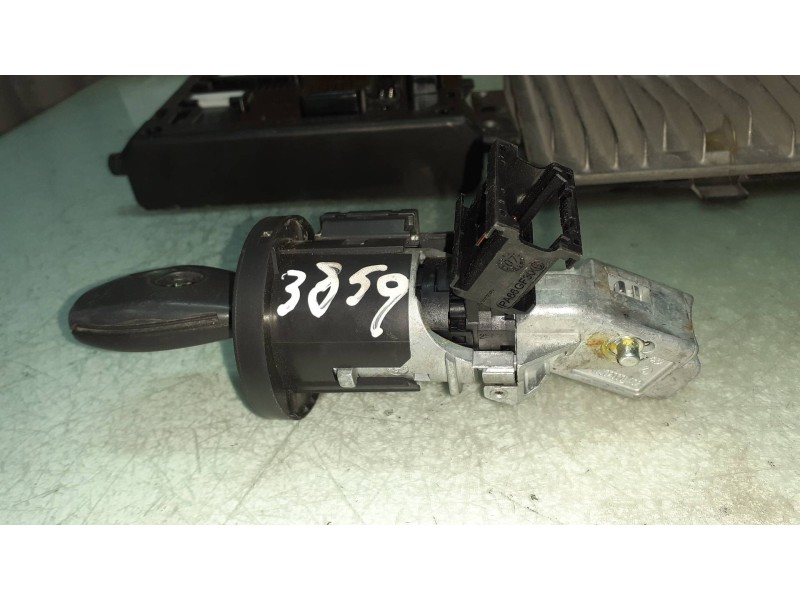 Recambio de centralita motor uce para renault clio iii authentique referencia OEM IAM 8200399038 8200619409 KIT - DELPHI