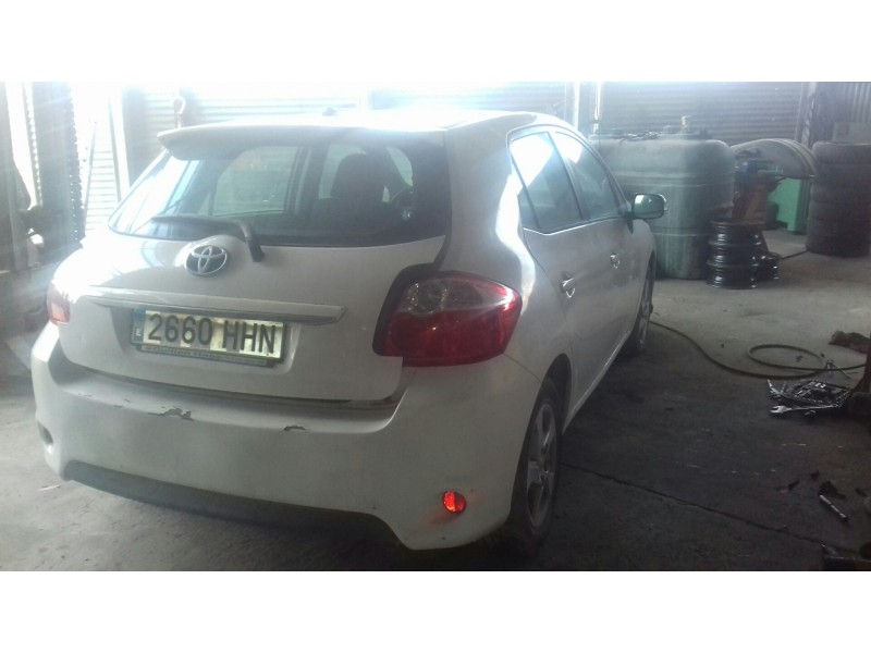 toyota auris del año 2011