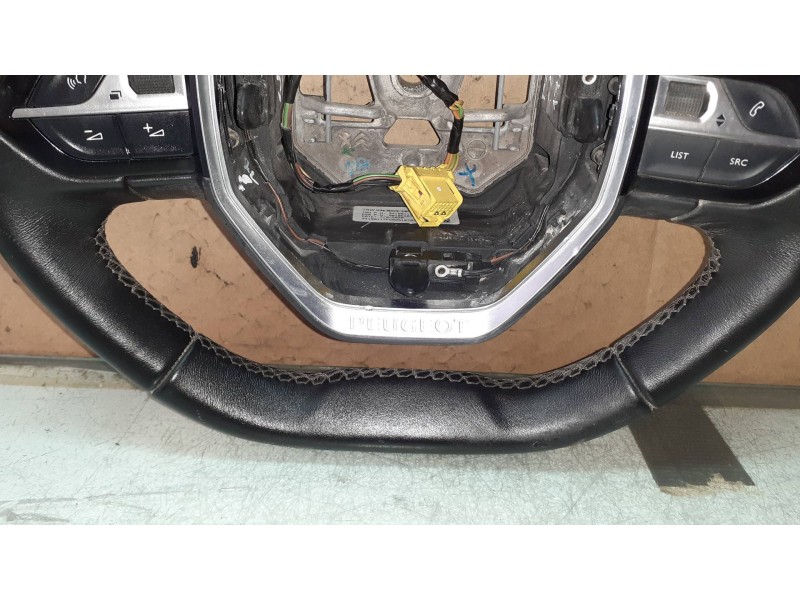 Recambio de volante para peugeot 3008 allure referencia OEM IAM 98105487AU 34199117F PIEL