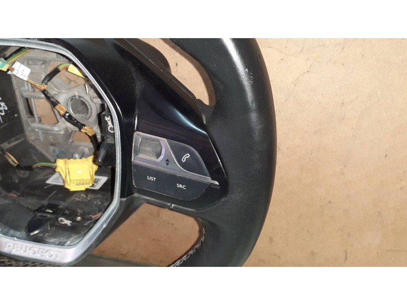 Recambio de volante para peugeot 3008 allure referencia OEM IAM 98105487AU 34199117F PIEL