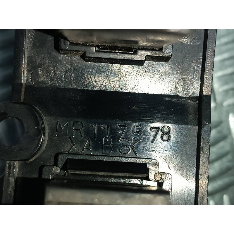 Recambio de warning para mitsubishi montero sport (k90) 2.5 td gls referencia OEM IAM MR117578  LUNA TERMICA