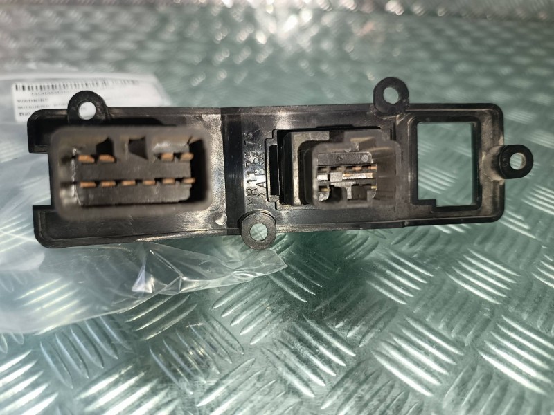 Recambio de warning para mitsubishi montero sport (k90) 2.5 td gls referencia OEM IAM MR117578  LUNA TERMICA