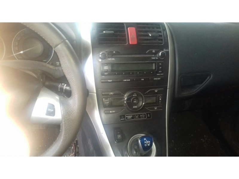 toyota auris del año 2011