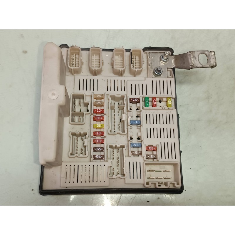 Recambio de caja reles / fusibles para renault megane ii classic berlina dynamique referencia OEM IAM 8200481866H 8710906543 