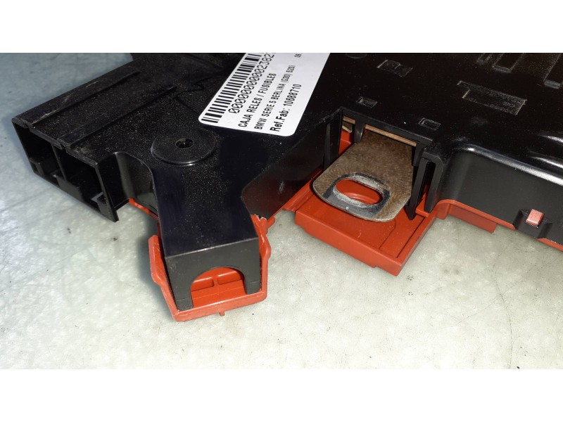 Recambio de caja reles / fusibles para bmw serie 5 berlina (g30) 520i referencia OEM IAM 10688710  