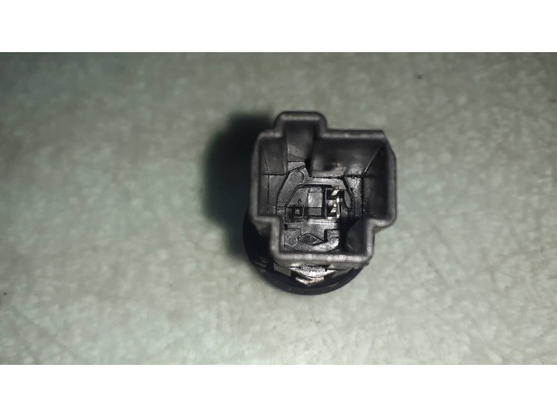 Recambio de interruptor para ford fiesta (cbk) ambiente referencia OEM IAM 2S6T198514AA D3L0A - TRW APERTURA MALETERO