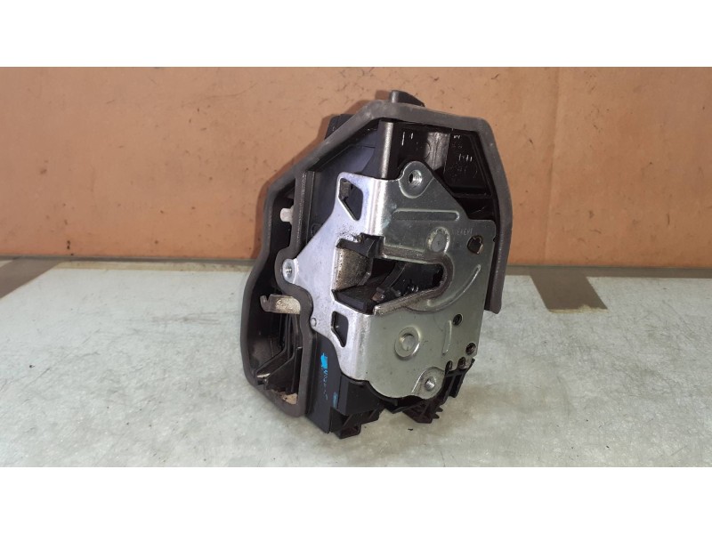 Recambio de cerradura puerta delantera derecha para bmw serie 5 berlina (g30) 520i referencia OEM IAM A053702  ELECTRICA