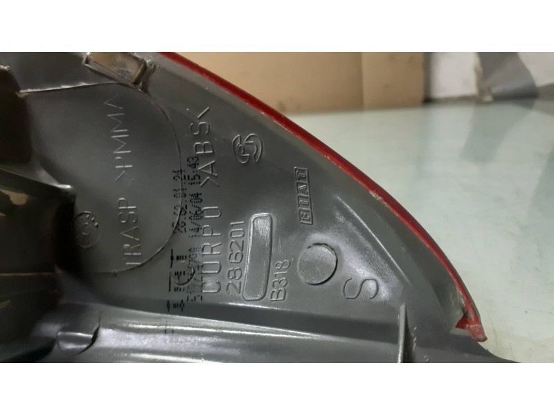 Recambio de piloto trasero izquierdo para fiat punto berlina (188) natural power referencia OEM IAM 517214790 286201 286221