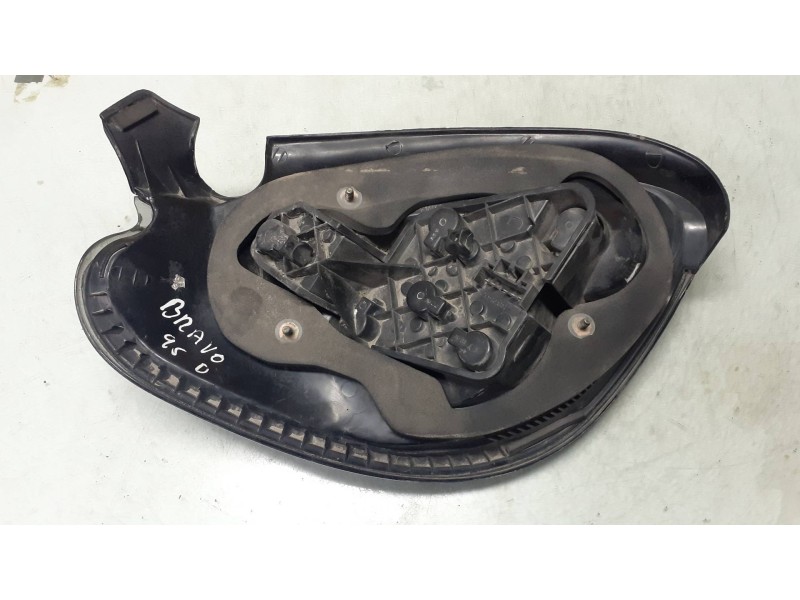 Recambio de piloto trasero derecho para fiat bravo (182) 16v 100 sport referencia OEM IAM 46538352  B695