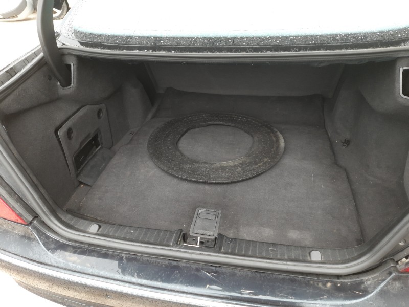 mercedes-benz clase e (w211) berlina del año 2003