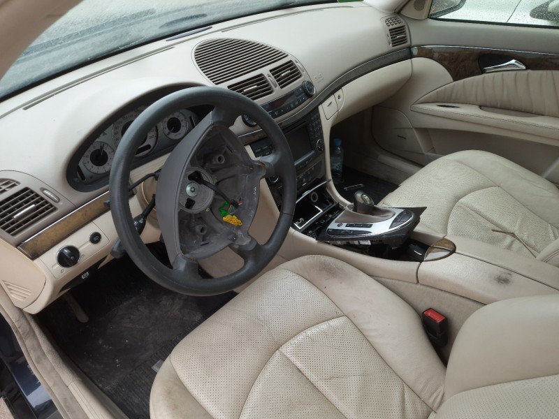 mercedes-benz clase e (w211) berlina del año 2003