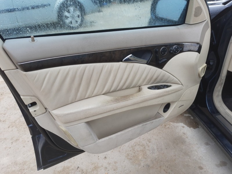 mercedes-benz clase e (w211) berlina del año 2003