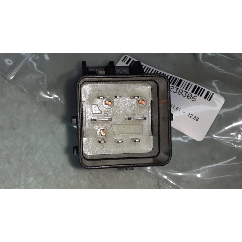 Recambio de caja precalentamiento para ford fiesta (cbk) ambiente referencia OEM IAM 3M5T12A343AA 51252003 CONECTOR 8 PINES