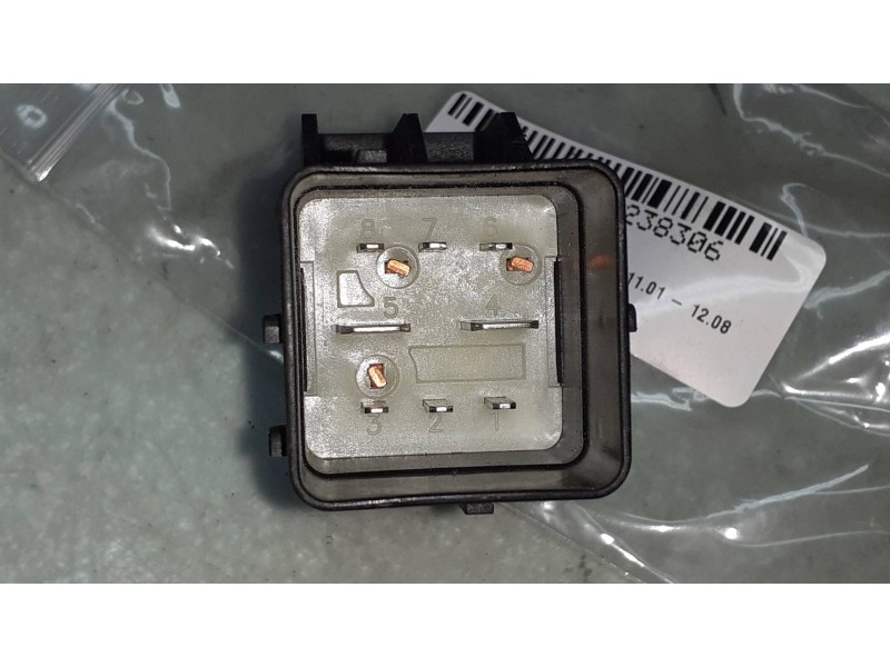 Recambio de caja precalentamiento para ford fiesta (cbk) ambiente referencia OEM IAM 3M5T12A343AA 51252003 CONECTOR 8 PINES