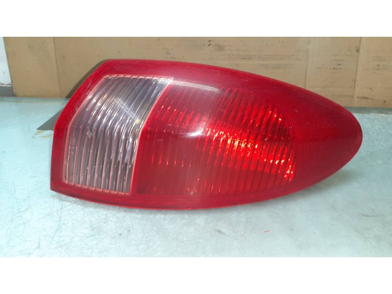 Recambio de piloto trasero derecho para alfa romeo 147 (190) 1.9 jtd distinctive referencia OEM IAM 46556347  03323010