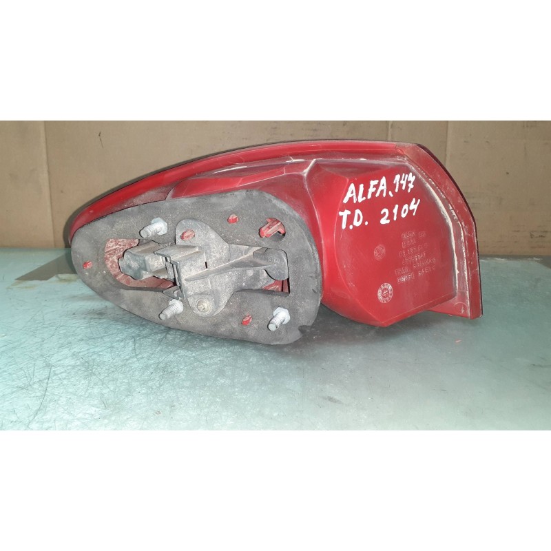 Recambio de piloto trasero derecho para alfa romeo 147 (190) 1.9 jtd distinctive referencia OEM IAM 46556347  03323010