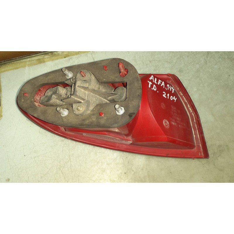 Recambio de piloto trasero derecho para alfa romeo 147 (190) 1.9 jtd distinctive referencia OEM IAM 46556347  03323010