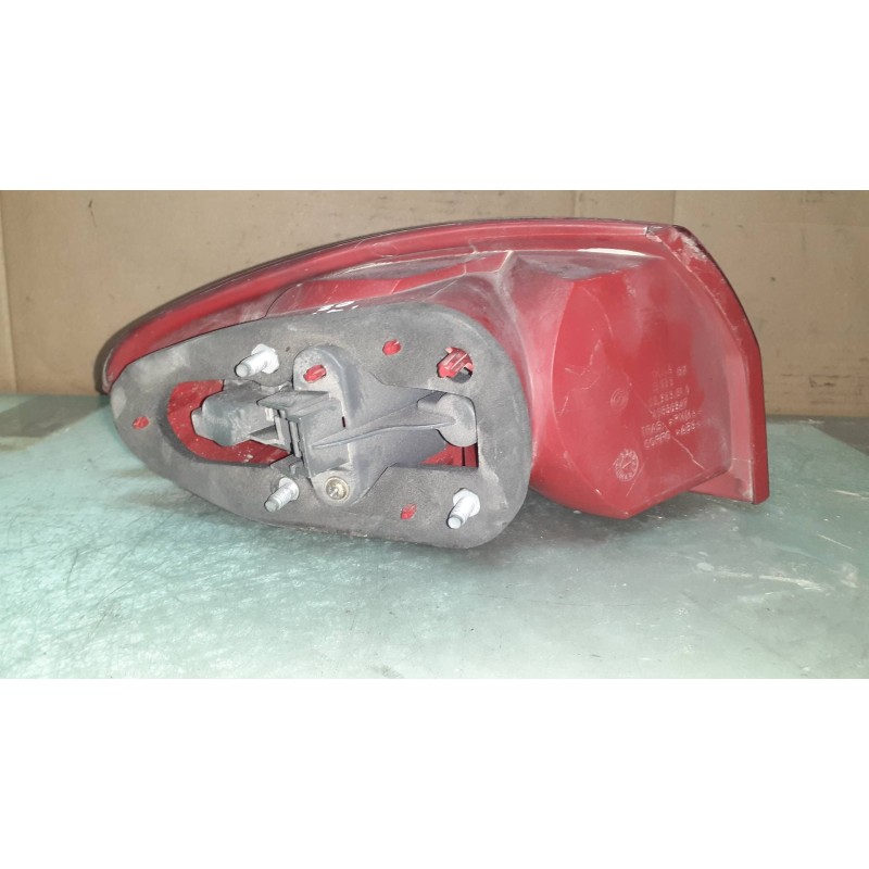 Recambio de piloto trasero derecho para alfa romeo 147 (190) 1.9 jtd distinctive referencia OEM IAM 46556347  03323010