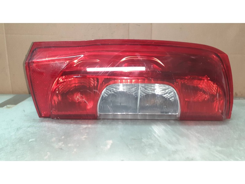 Recambio de piloto trasero izquierdo para fiat qubo (300) dynamic referencia OEM IAM 01353206080E 132050 13201FA