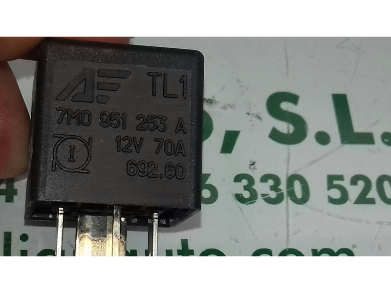 Recambio de rele para volkswagen polo (9n3) edition referencia OEM IAM 7M0951253A  RELE 100