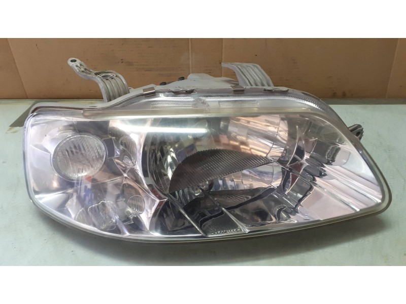 Recambio de faro derecho para daewoo kalos 1.2 se referencia OEM IAM 0301002030  