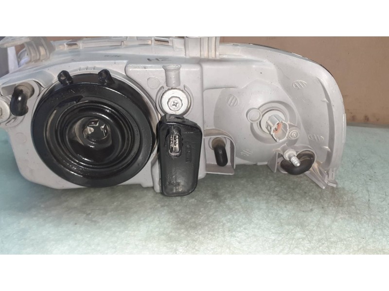 Recambio de faro derecho para daewoo kalos 1.2 se referencia OEM IAM 0301002030  