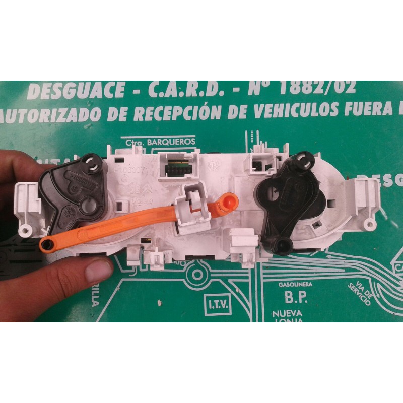 Recambio de mando calefaccion / aire acondicionado para peugeot 208 access referencia OEM IAM 96722483ZD T1013332G VALEO