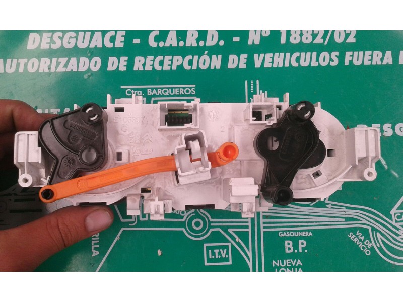 Recambio de mando calefaccion / aire acondicionado para peugeot 208 access referencia OEM IAM 96722483ZD T1013332G VALEO