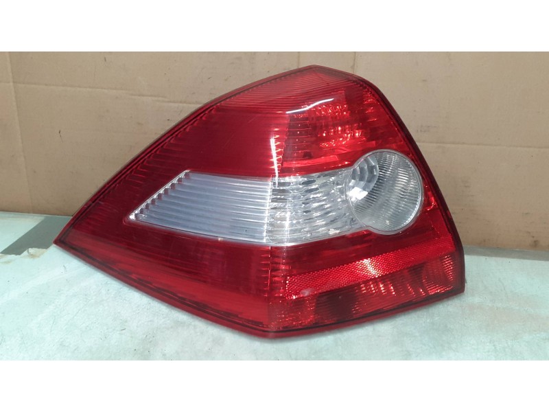 Recambio de piloto trasero izquierdo para renault megane ii classic berlina confort dynamique referencia OEM IAM 8200142682  124