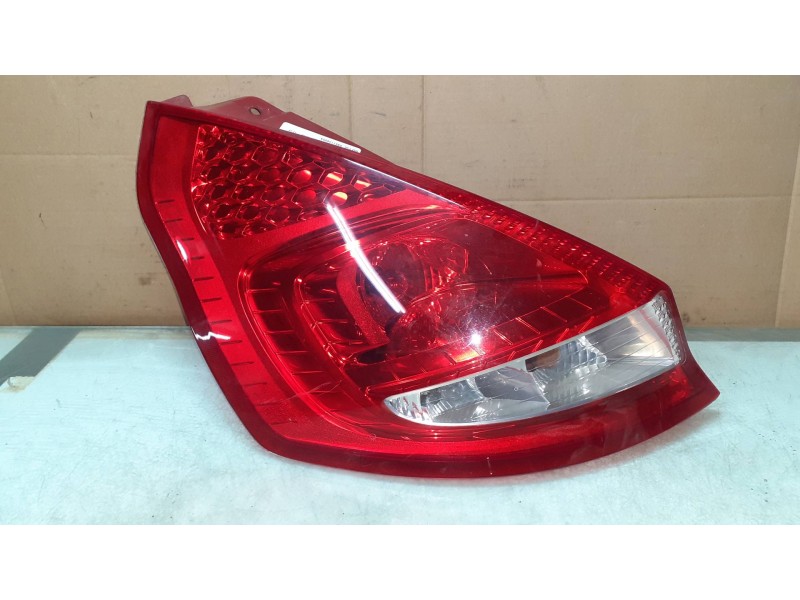 Recambio de piloto trasero izquierdo para ford fiesta (cb1) ambiente referencia OEM IAM 8A6113405A  