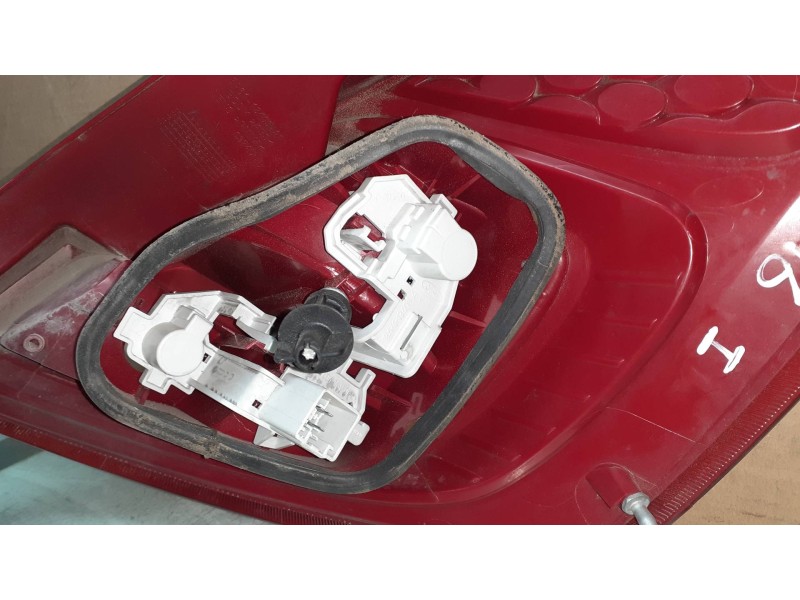 Recambio de piloto trasero izquierdo para ford fiesta (cb1) ambiente referencia OEM IAM 8A6113405A  