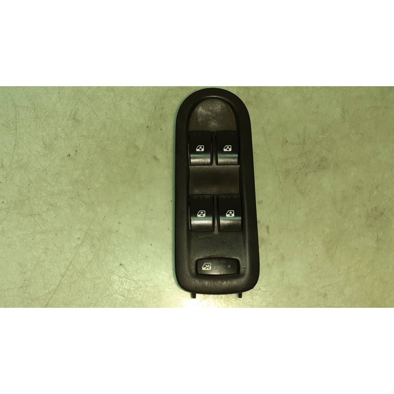 Recambio de mando elevalunas delantero izquierdo para renault megane ii classic berlina confort dynamique referencia OEM IAM 156