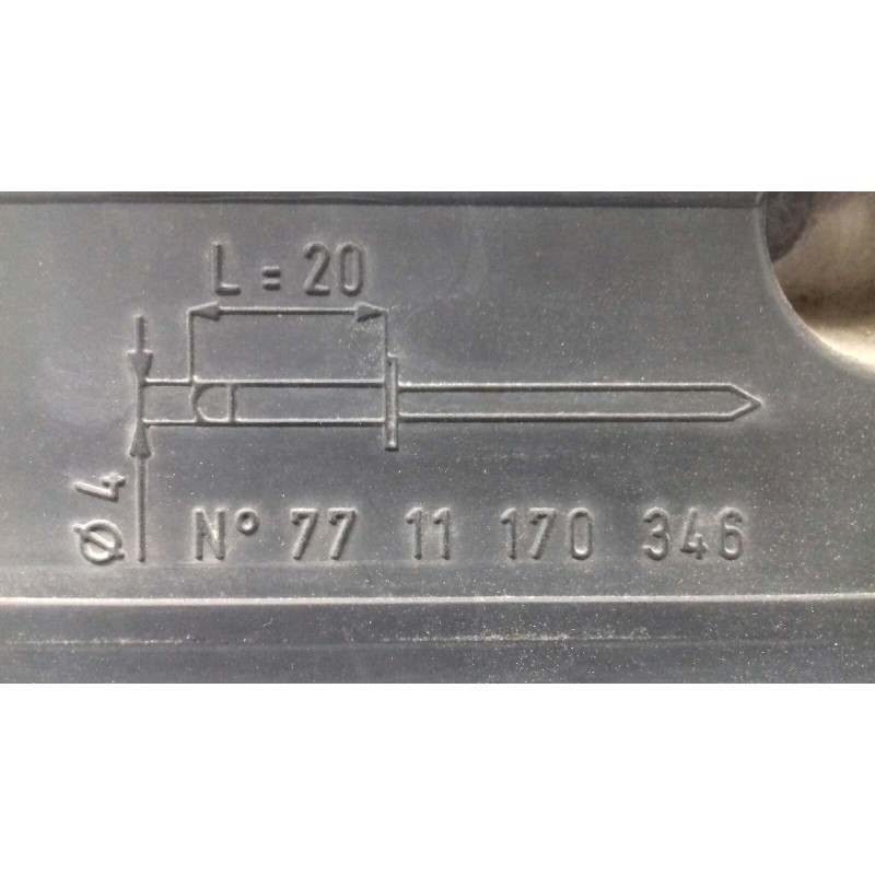 Recambio de piloto trasero central para renault laguna (b56) 1.9 dti rt referencia OEM IAM 7711170346 7700420119 VALEO