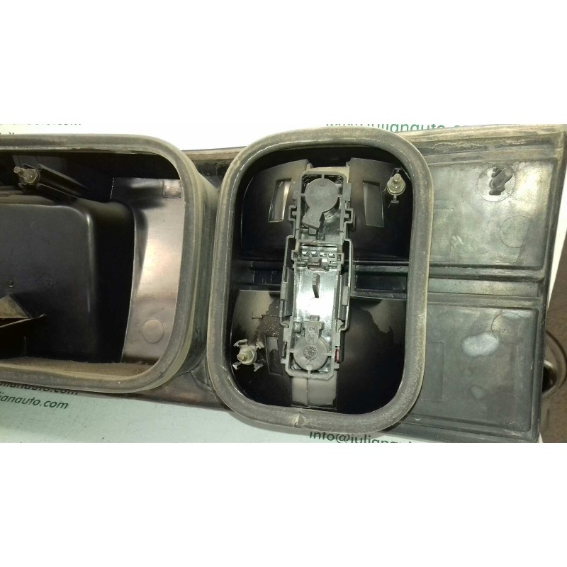 Recambio de piloto trasero central para renault laguna (b56) 1.9 dti rt referencia OEM IAM 7711170346 7700420119 VALEO